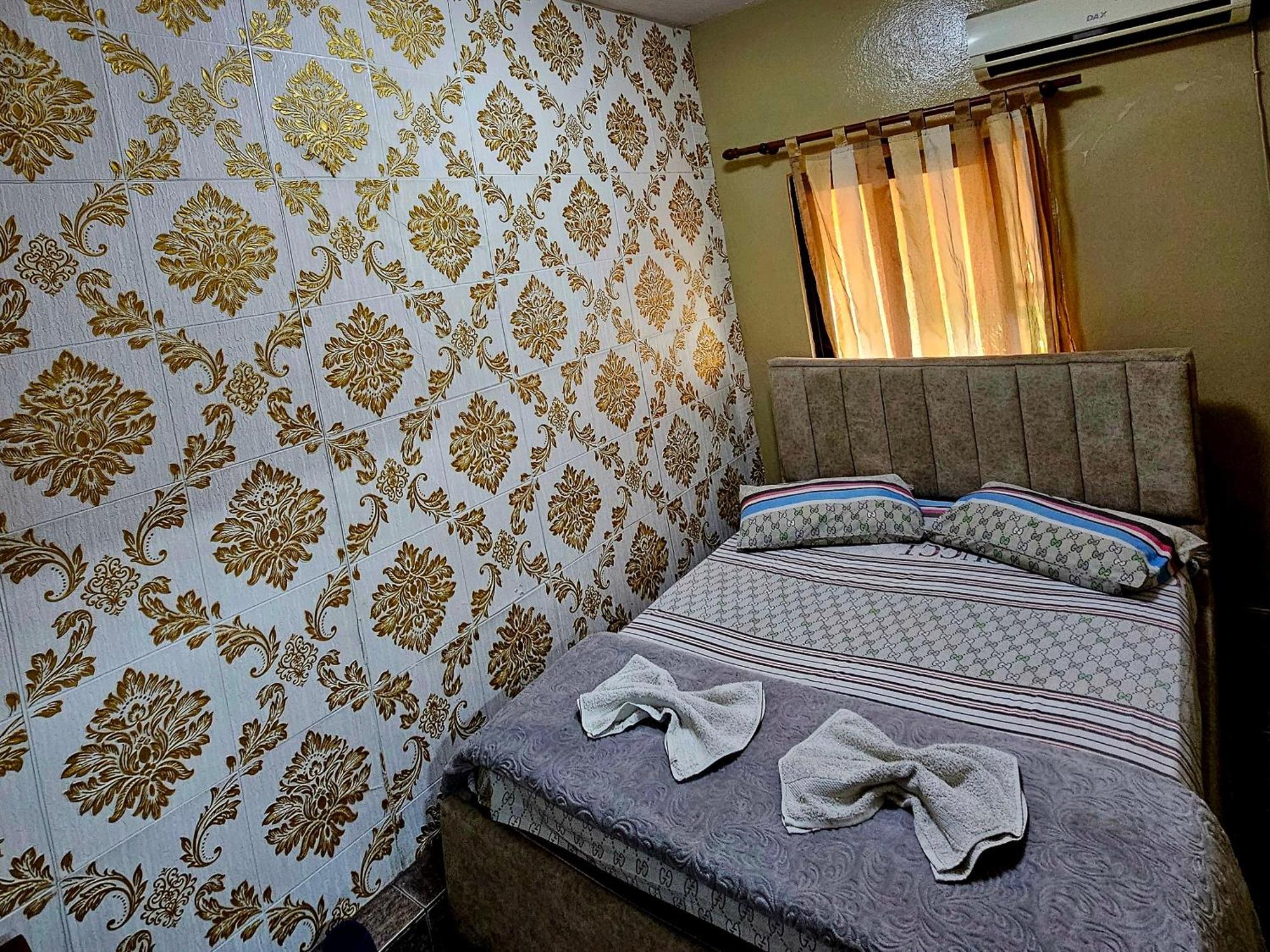 Dafina Hotel ティラナ 部屋 写真